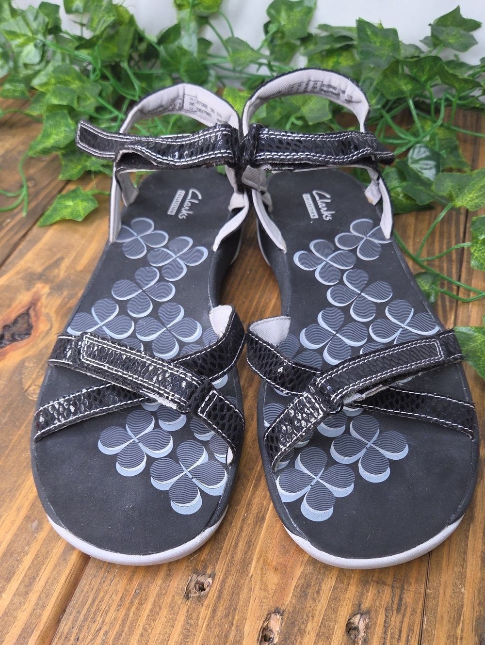 Clarks. Women’s Black Strappy Sandals. Size 9. EUC